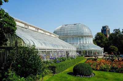 Glass conservatory with roof panels